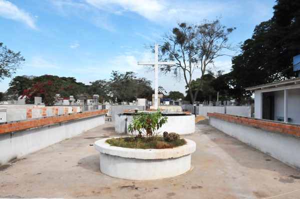 Finados: Obras e limpeza de túmulos em cemitérios de Londrina devem ser feitos até dia 29