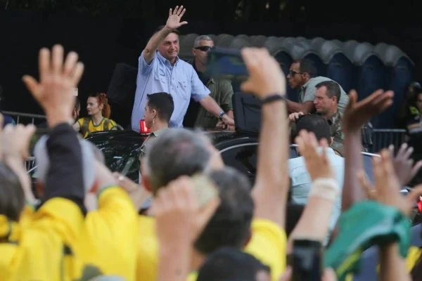 Perdão a Silveira ajuda Bolsonaro a recuperar confiança de radicais