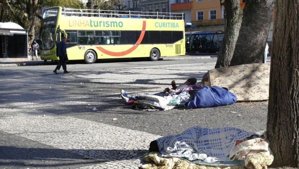 Morte de homem em situação de rua em Curitiba pode ter sido causada pelo frio