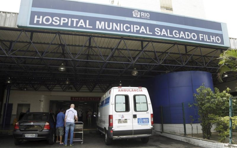 Paciente reclama de infiltração e mofo em enfermaria do Hospital Municipal Salgado Filho