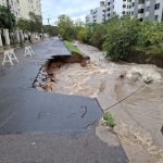 Bairros alagados em Porto Alegre: Resgates e Bloqueios de Vias após Forte Chuva