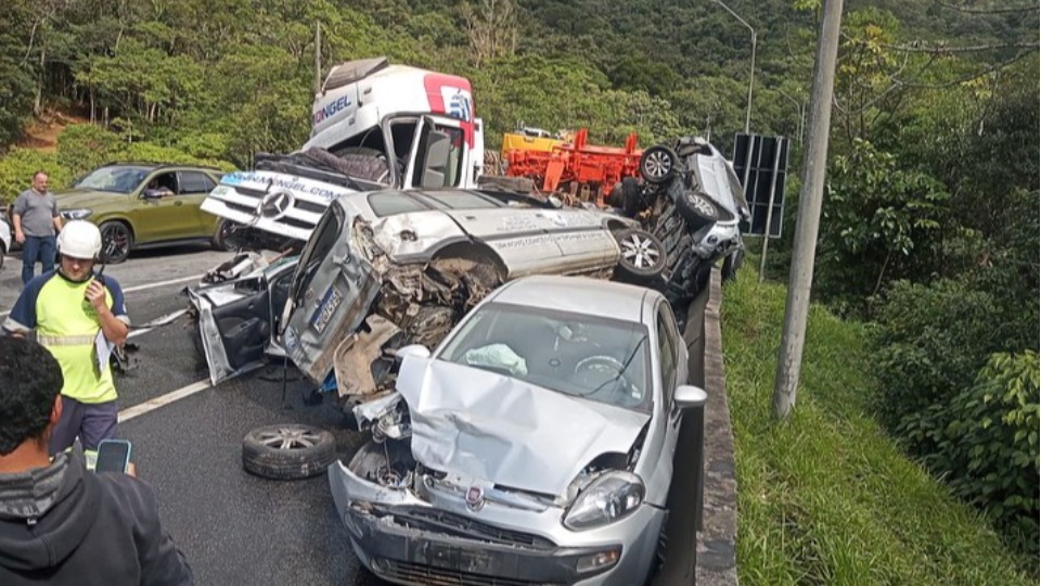 Graves acidentes nas rodovias BR-376