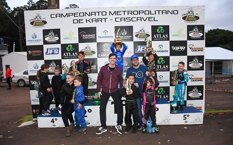 Os jovens estão mostrando talento nas pistas do kartódromo de Cascavel.