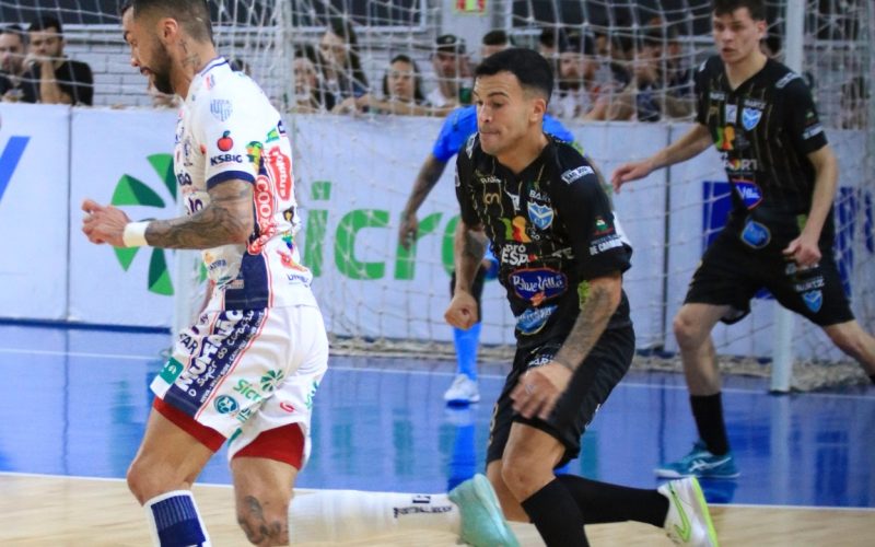 “Cascavel Futsal enfrenta adversários paulistas em busca da vitória”