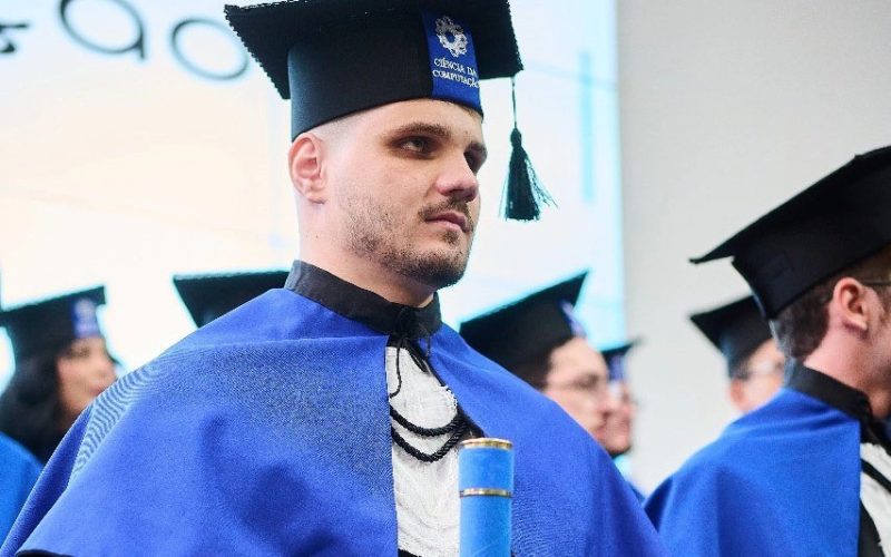 Estudante com deficiência visual finaliza curso de Ciência da Computação na Unioeste