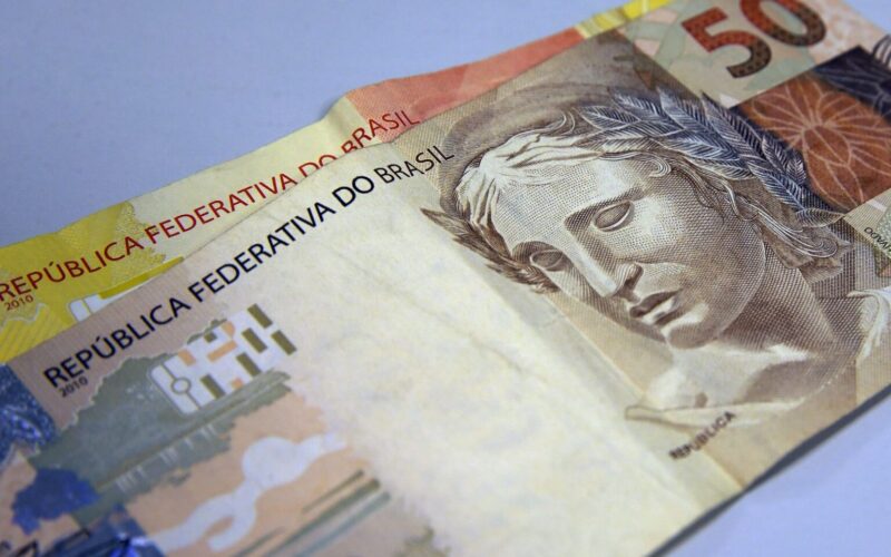 Salário mínimo sobe para R$ 1.621 a partir de janeiro de 2026