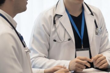 Evento gratuito em Curitiba para jovens médicos promoverá networking e terá foco em finanças