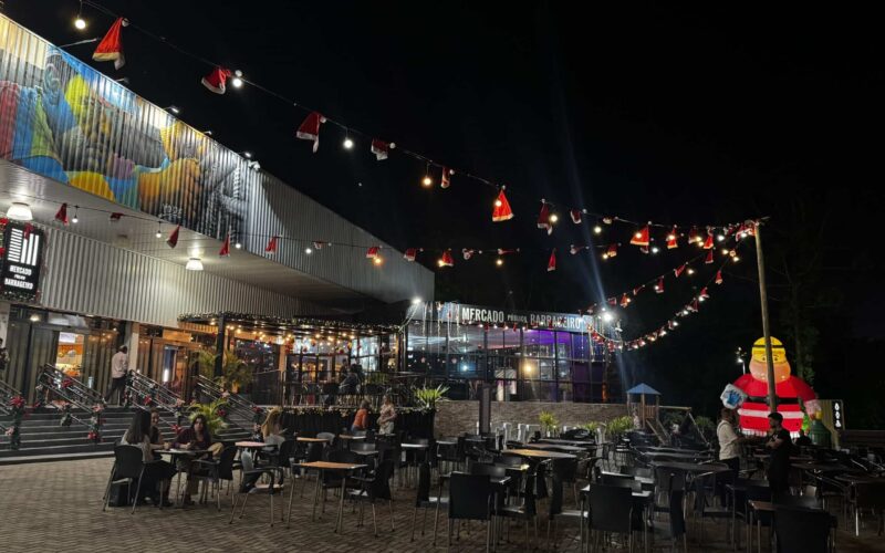 Mercado Barrageiro em Foz do Iguaçu prepara surpresas para o Natal: programação e decoração exclusiva.