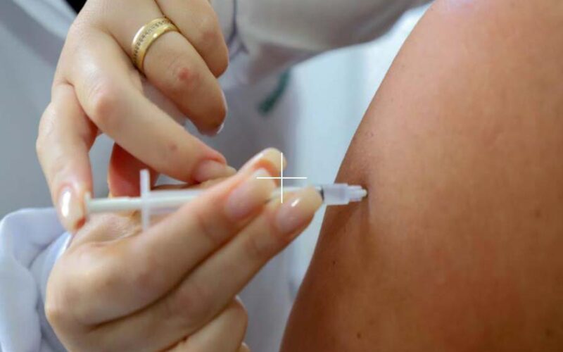 Chegando o verão: Saúde destaca importância da vacinação e prevenção da febre amarela.