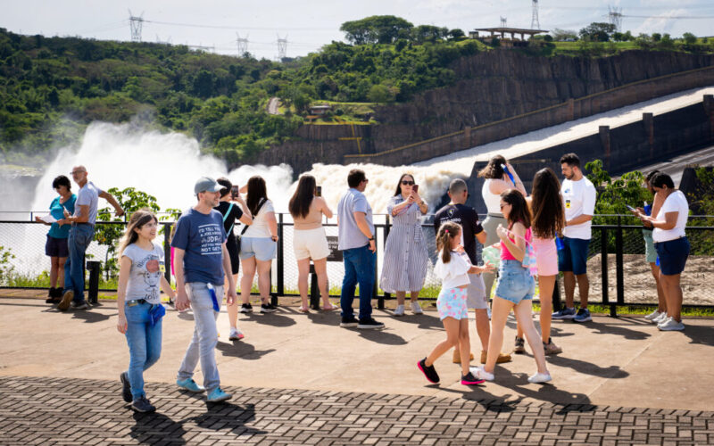 Itaipu encerra o ano de 2025 com mais de 500 mil turistas visitantes