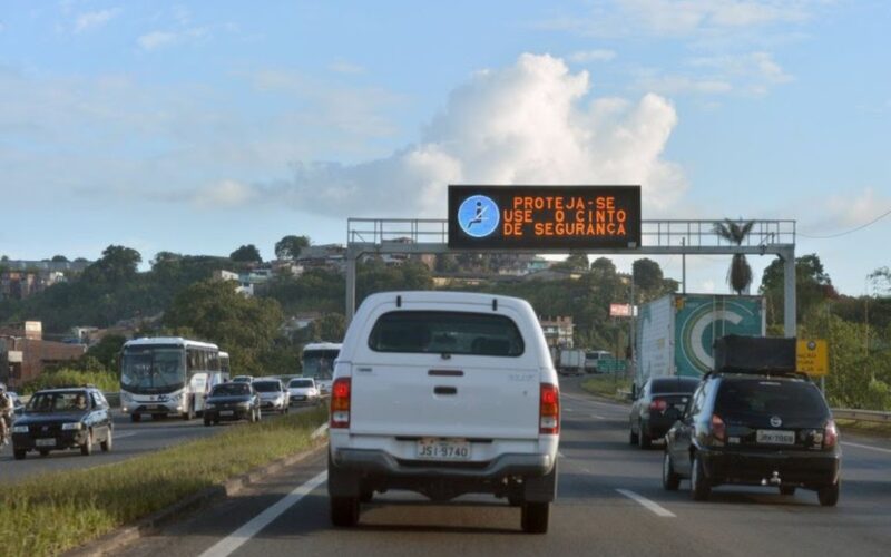 Renovação automática da CNH já beneficiou mais de 22 mil motoristas paranaenses, gerando economia de quase R$ 12 milhões.