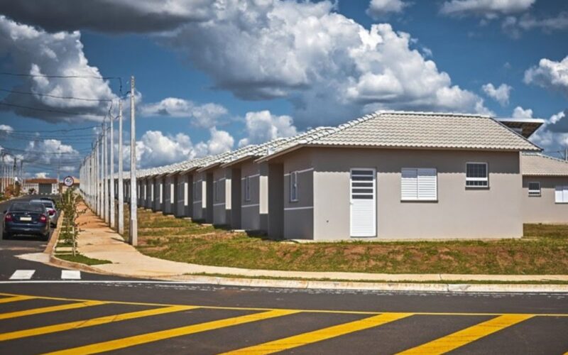 Paraná firma acordo para construção de 142,3 mil moradias através do programa Minha Casa, Minha Vida nos próximos três anos.