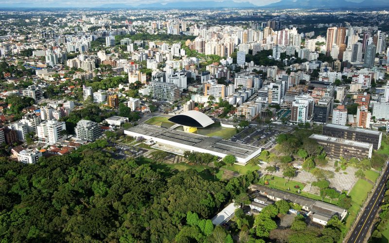 Em 2026, 244 municípios paranaenses têm aumento de postos de trabalho