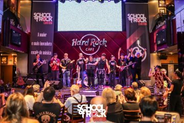 Alunos da School of Rock Curitiba sobem ao palco do Hard Rock Cafe em jam session aberta ao público