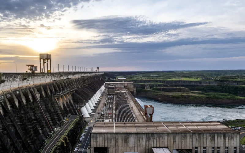 Itaipu investe R$ 5,7 bilhões para aliviar tarifas de energia até 2026