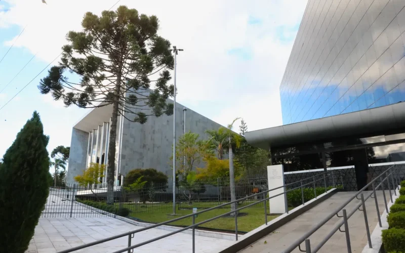 Legislativo de Maringá promove Assembleia Itinerante e presta homenagens nesta semana