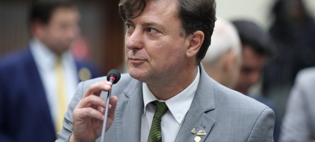 Brasil é declarado livre de febre aftosa sem vacinação pela China, e Anibelli Neto ressalta vantagens para o Paraná