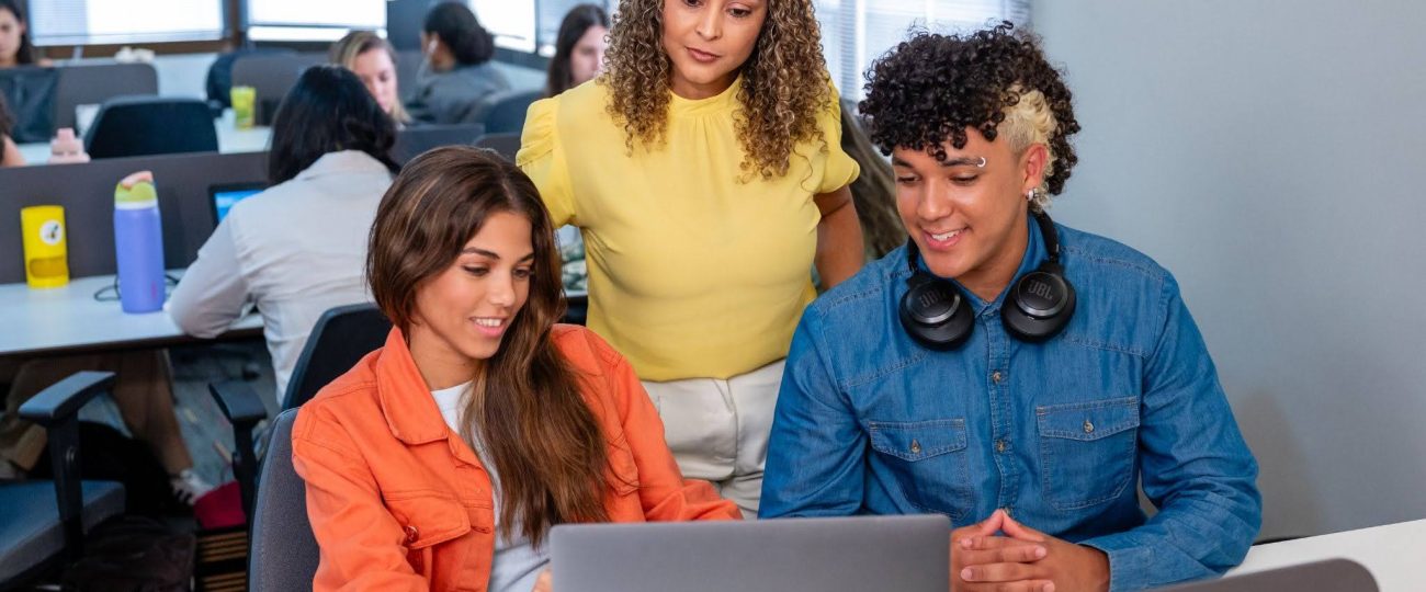 Dicas de especialistas para harmonizar estudos e estágio sem estresse