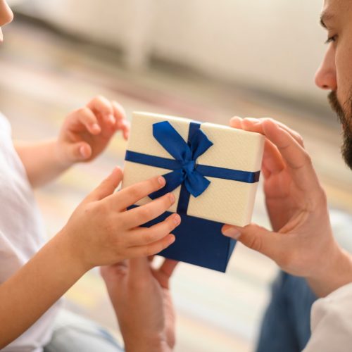 Pesquisas de preços ajudam a economizar em um Dia dos Pais com presentes mais caros